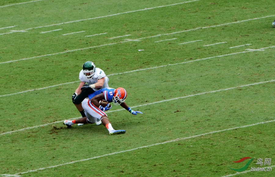 美国大学橄榄球赛之进攻