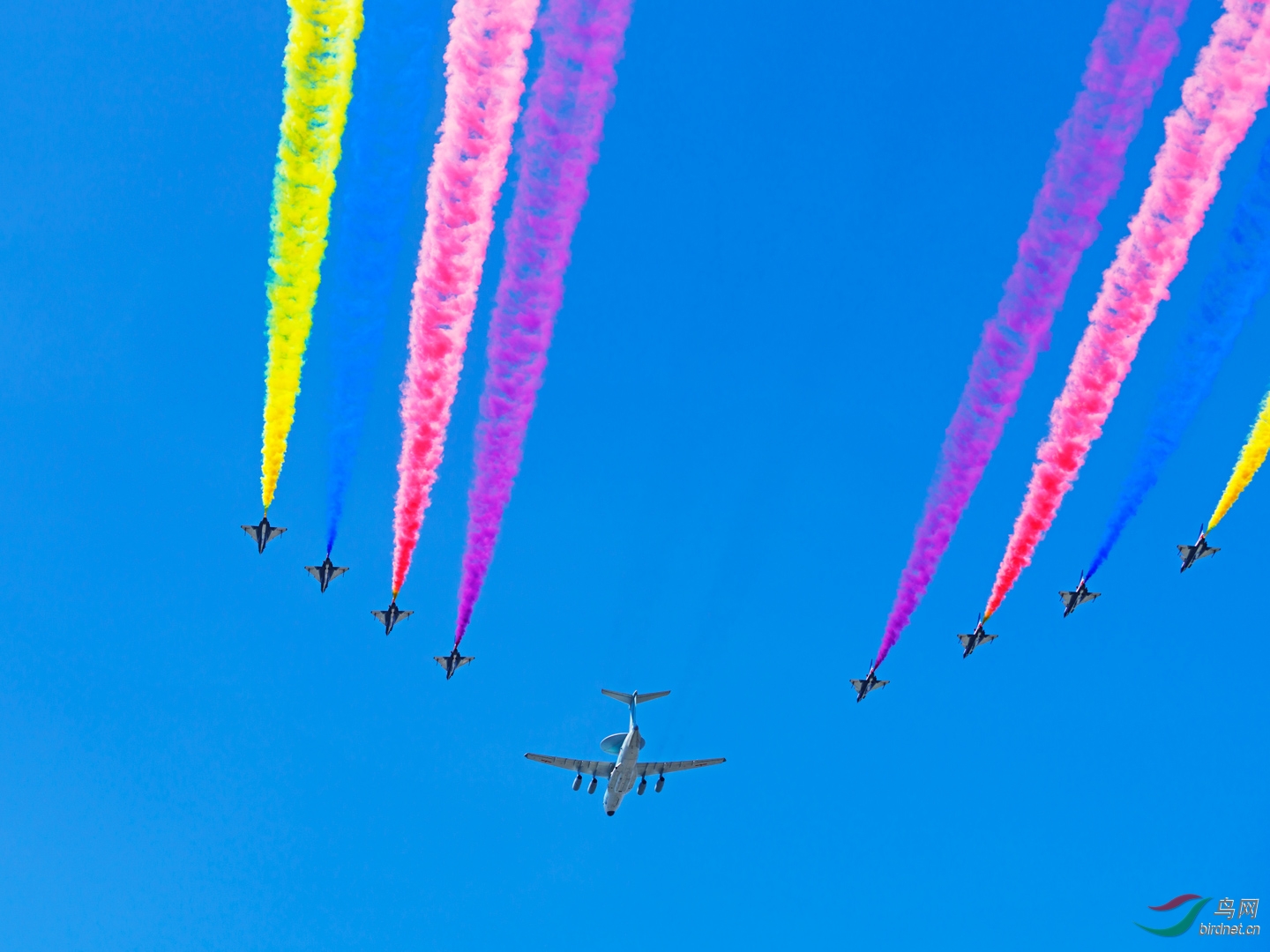 纪念抗战胜利70周年-战鹰掠过(高清)
