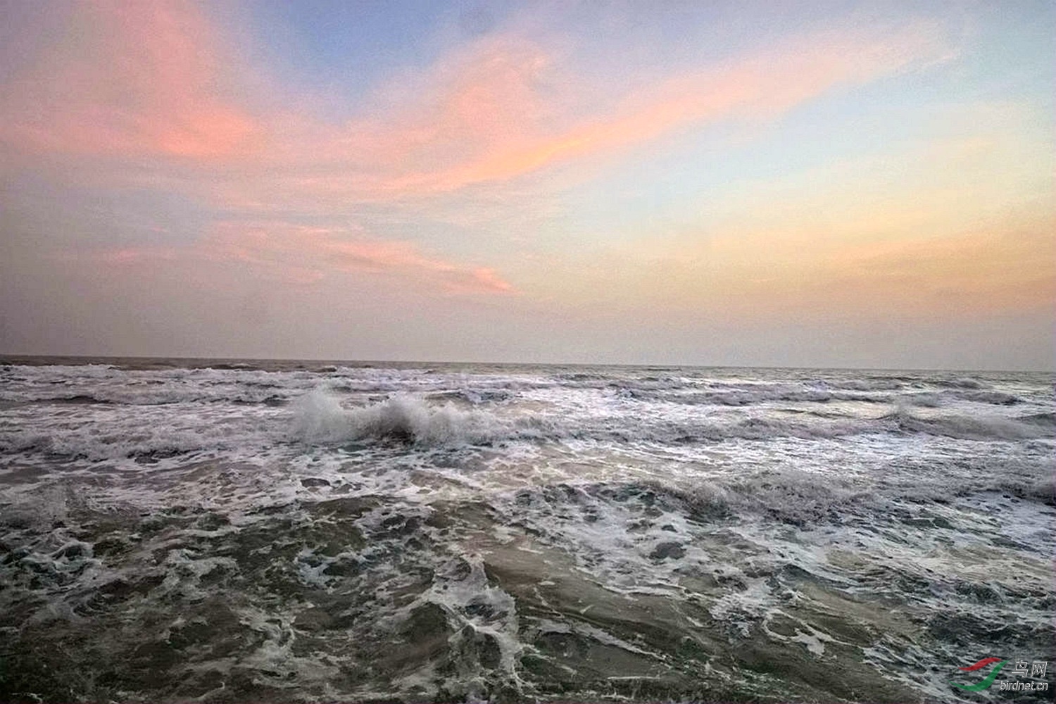 涨潮时的泰国华欣海滩