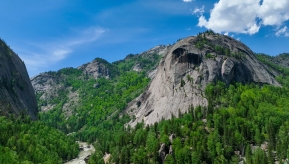 ���к��ģ���������ɽ