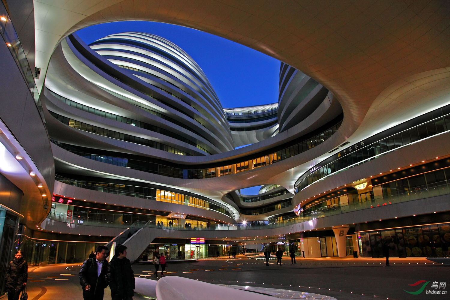 华灯初上soho银河