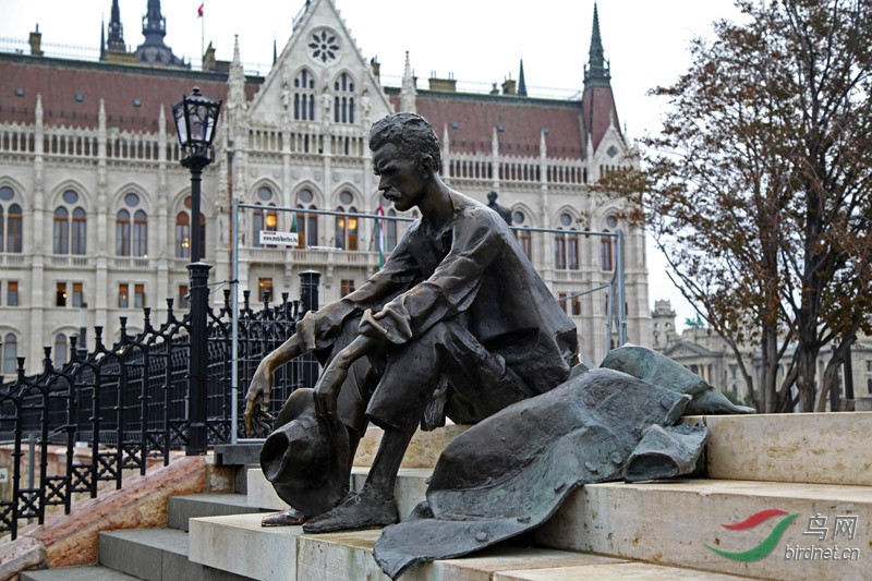 img_9990匈牙利著名诗人阿提拉约瑟夫塑像(1905-1937).jpg