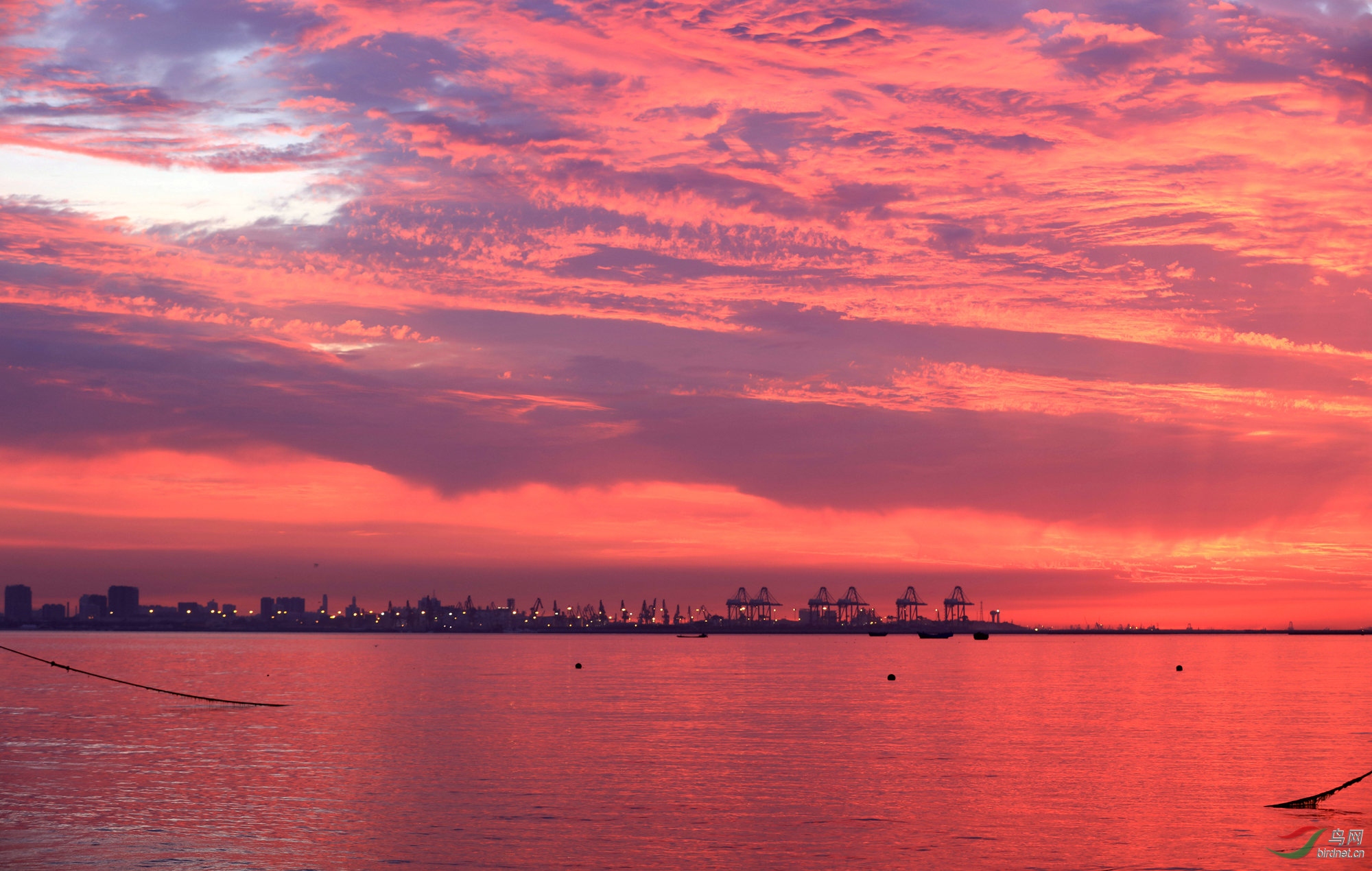 灿烂朝霞海天阔