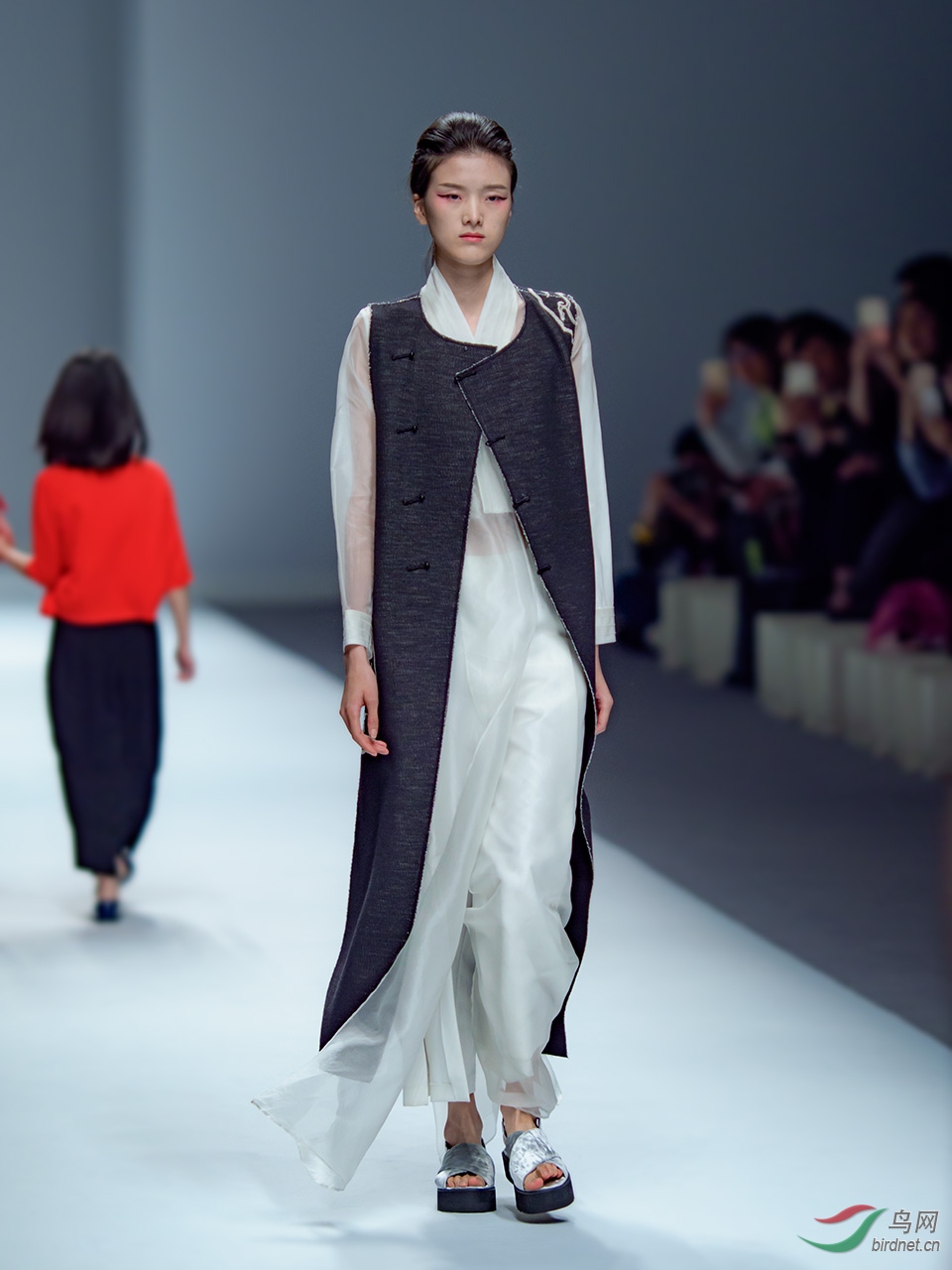EM129208-a.jpg
