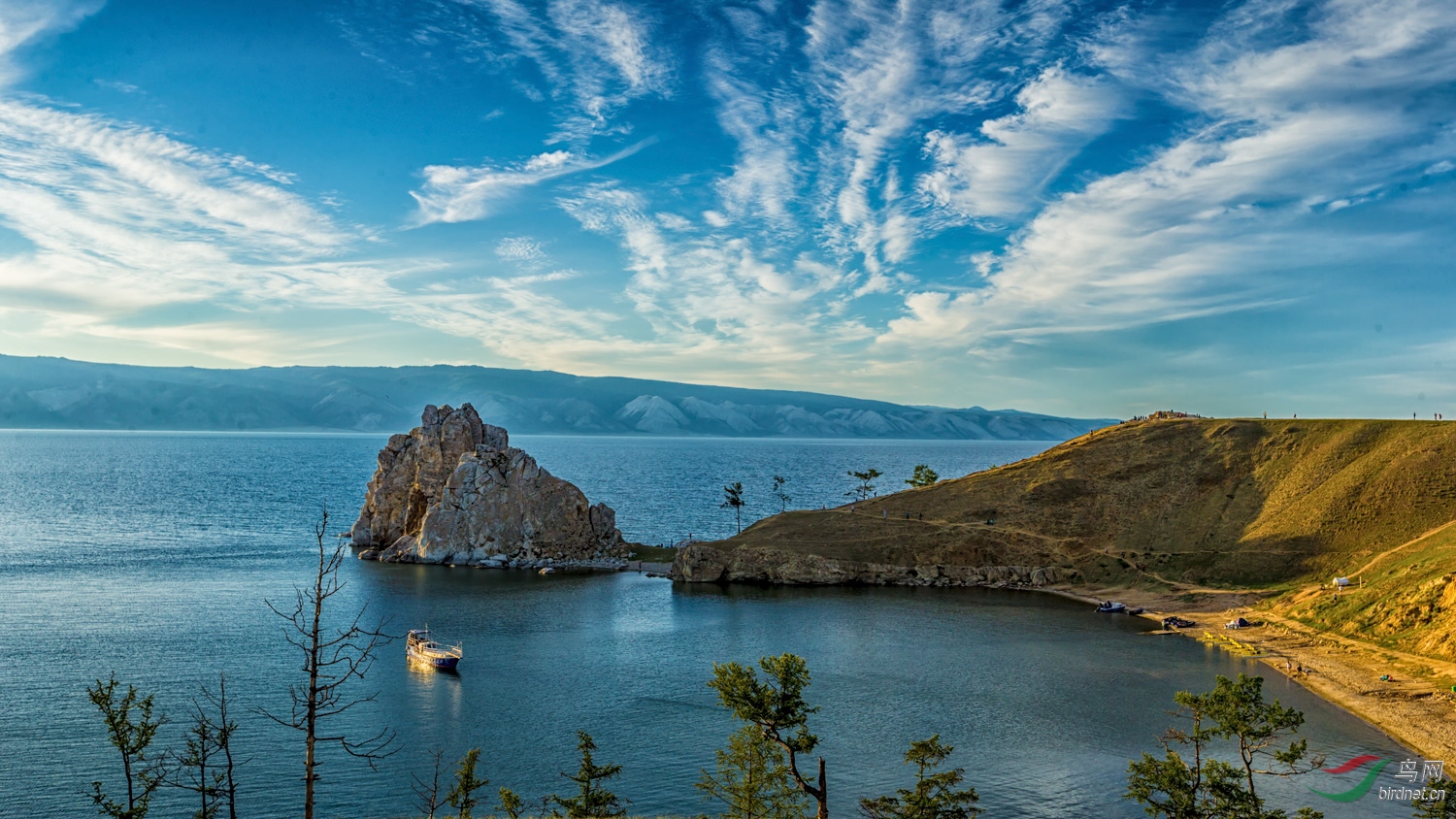 波光粼粼的贝加尔湖