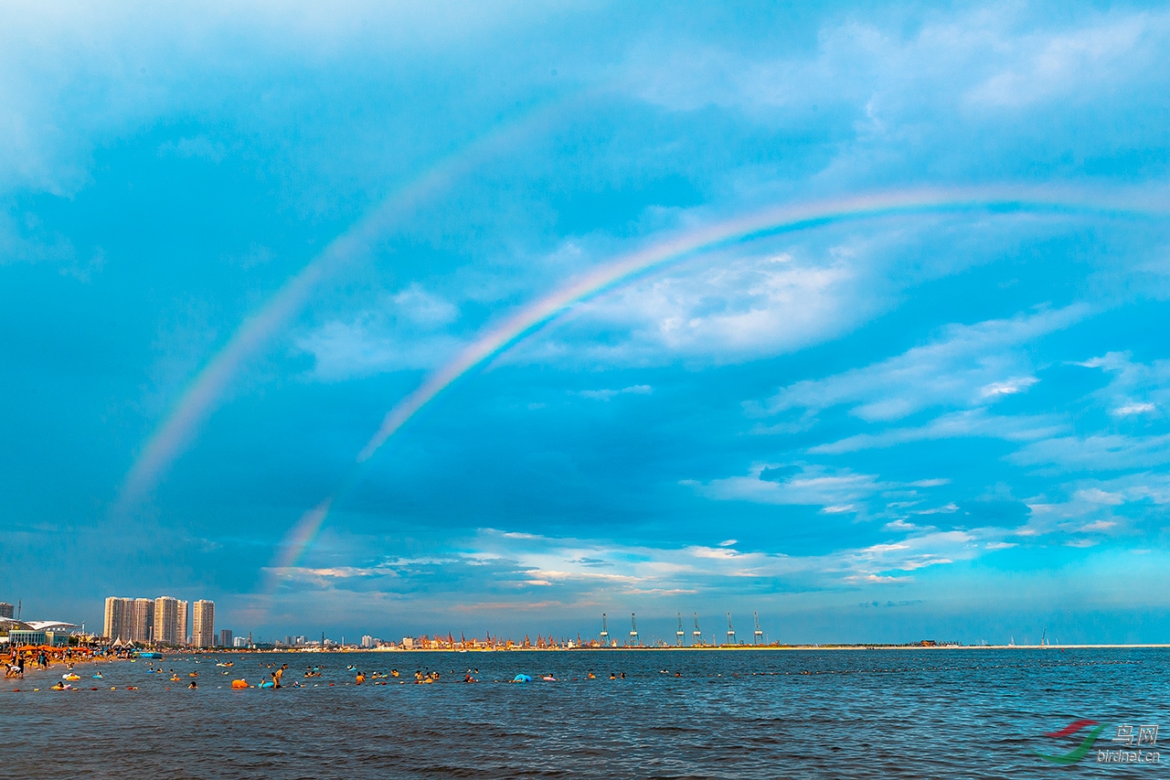 昨天傍晚时分秦皇岛海上的双彩虹