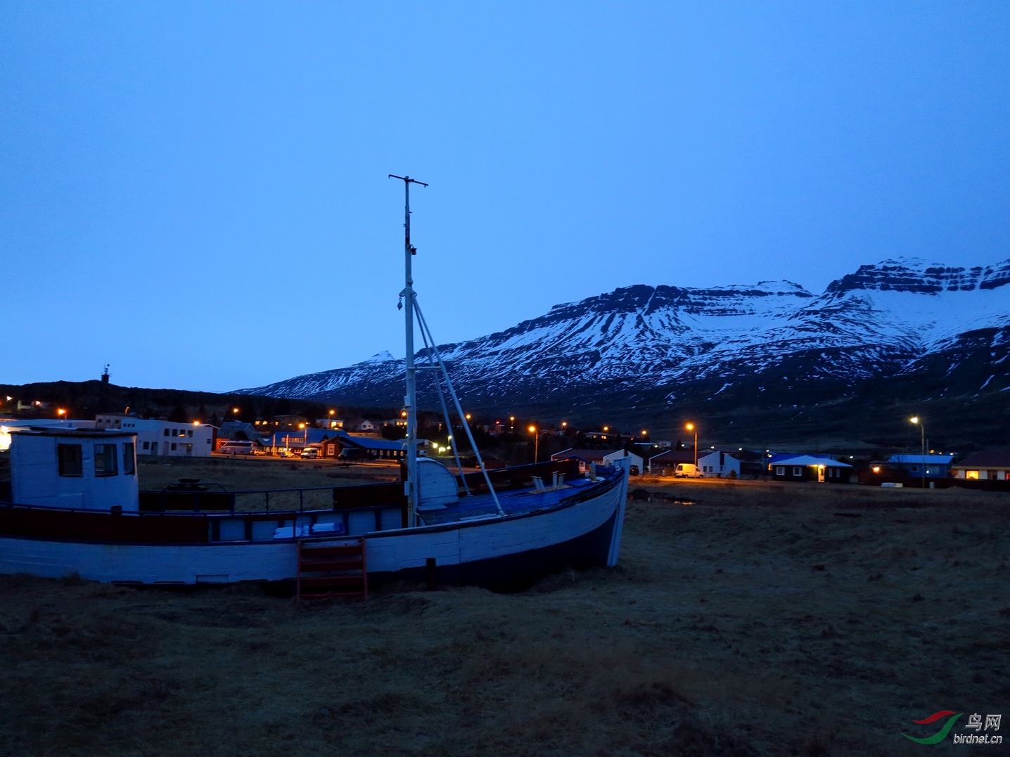 冰岛小镇的夜晚和清晨