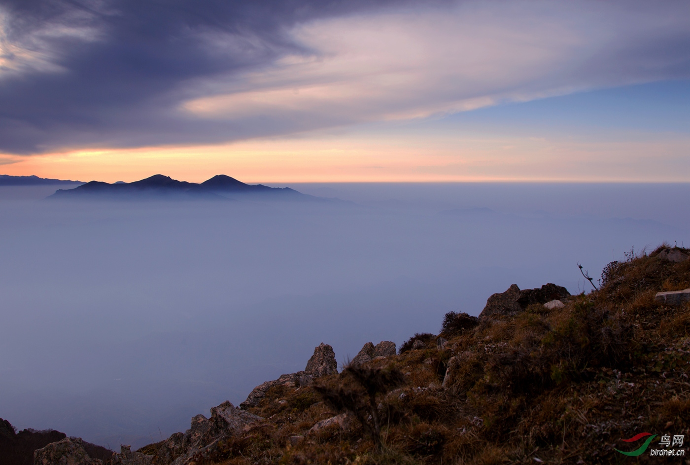 登顶灵山观云海