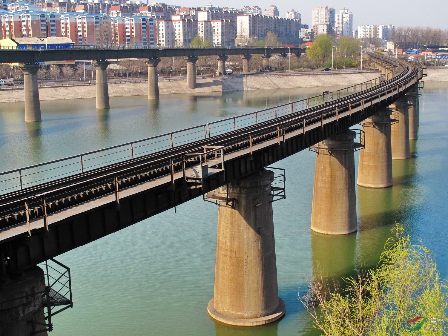 本溪太子河上的铁路大桥