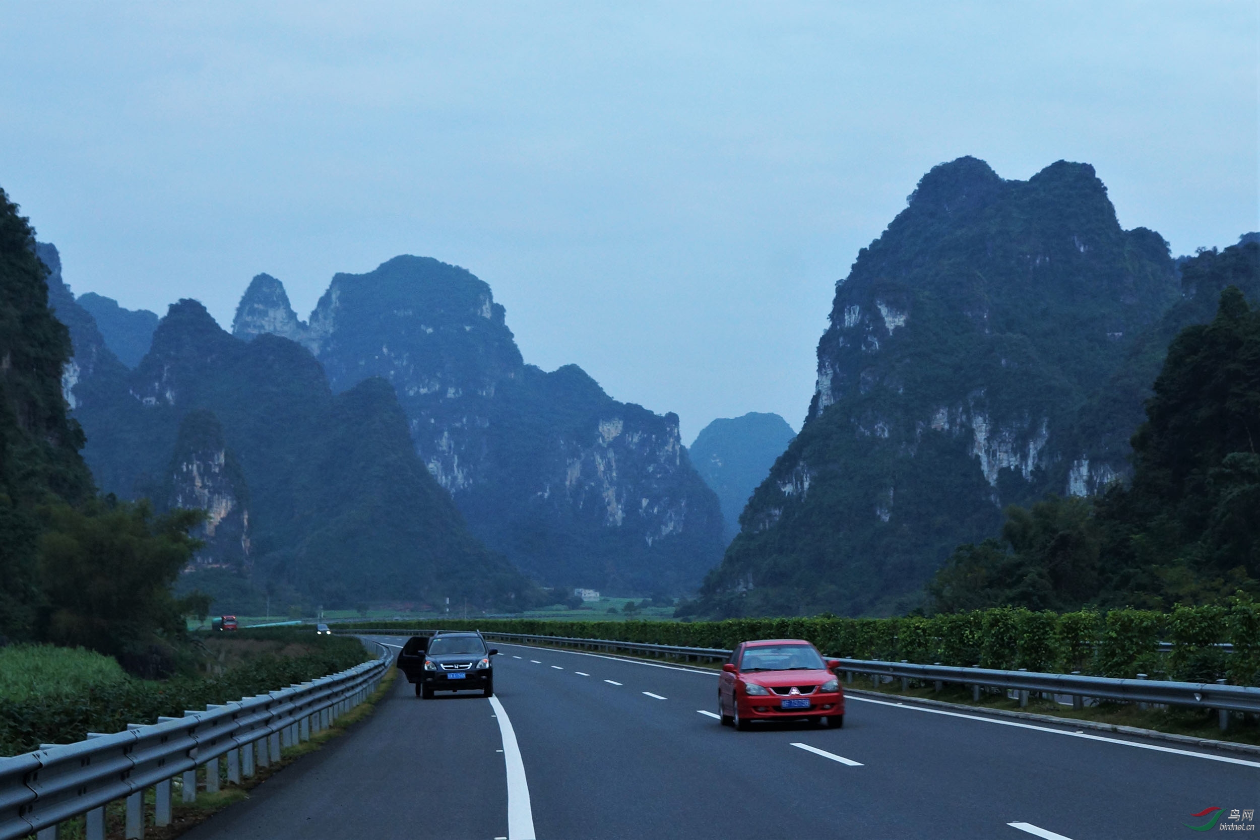 《中国最美仙境合那高速公路》