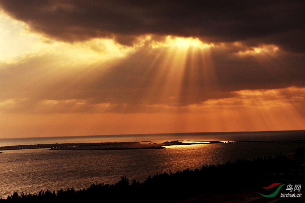 海南三亚拍到海上耶稣光