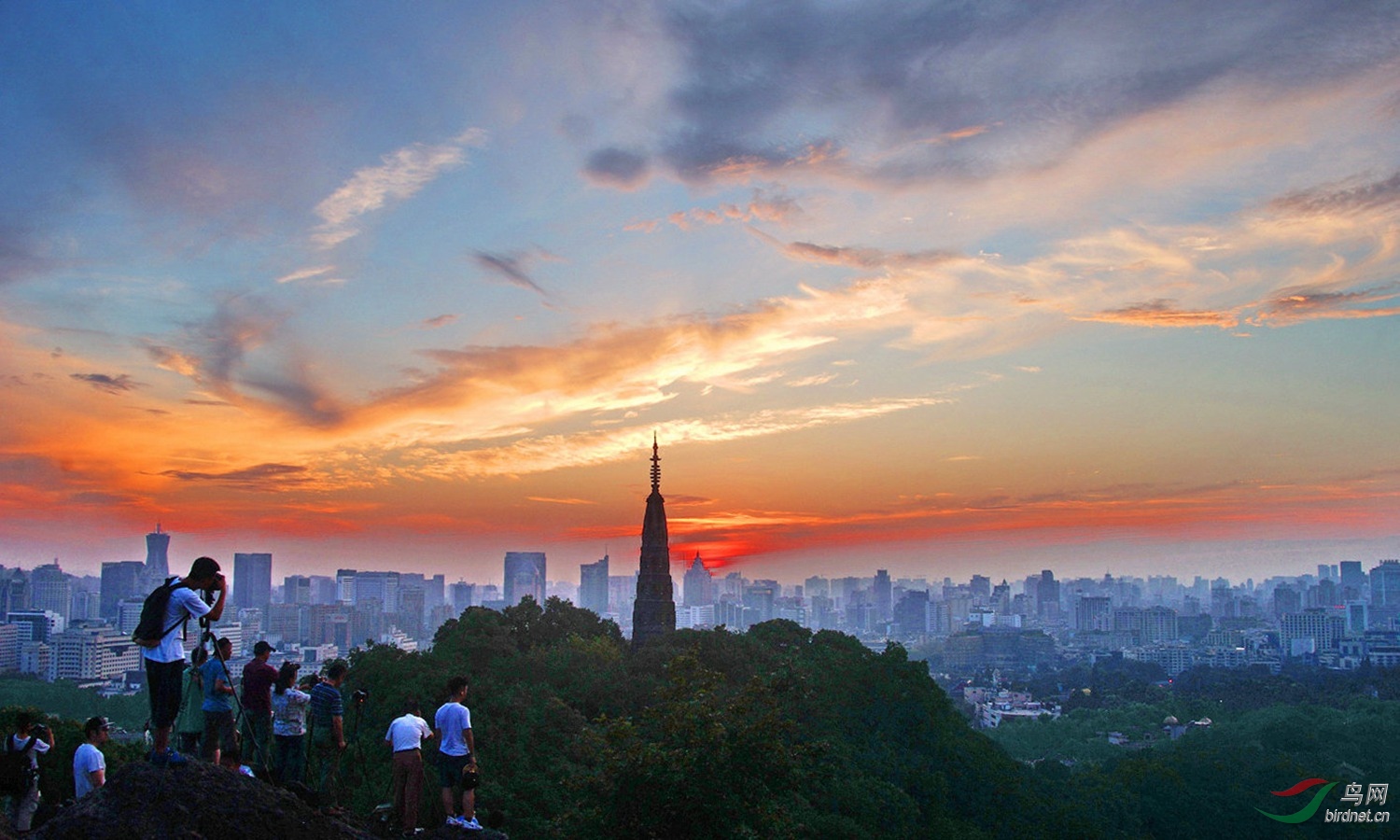 保俶山上观日出