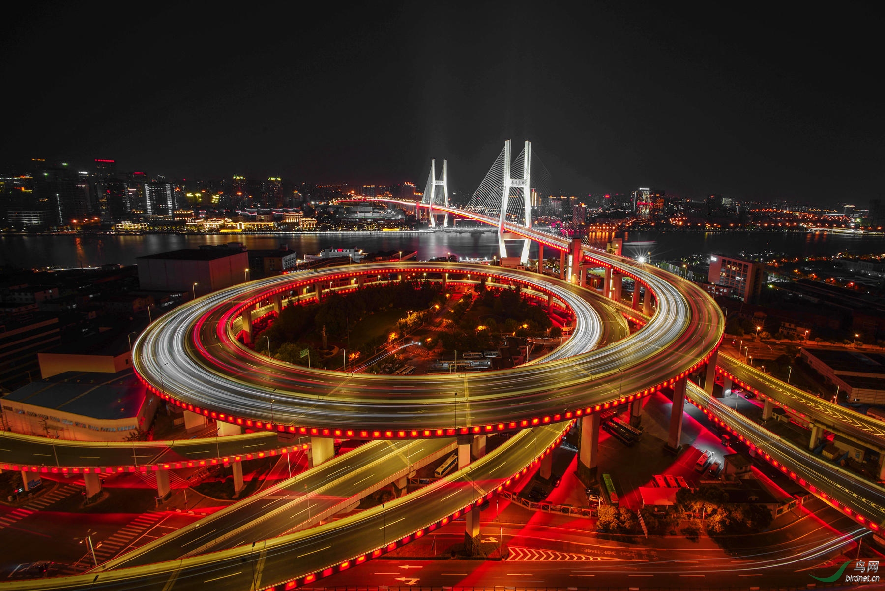 欣赏浦江夜景 心系金陵年会