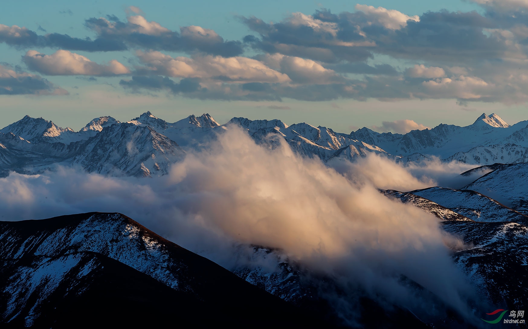 贡嘎山脉云海贺获首页精华
