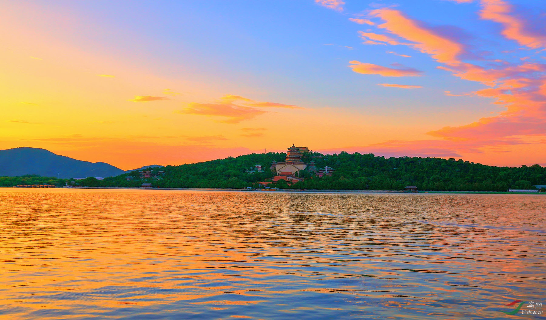 夕阳映照万寿山