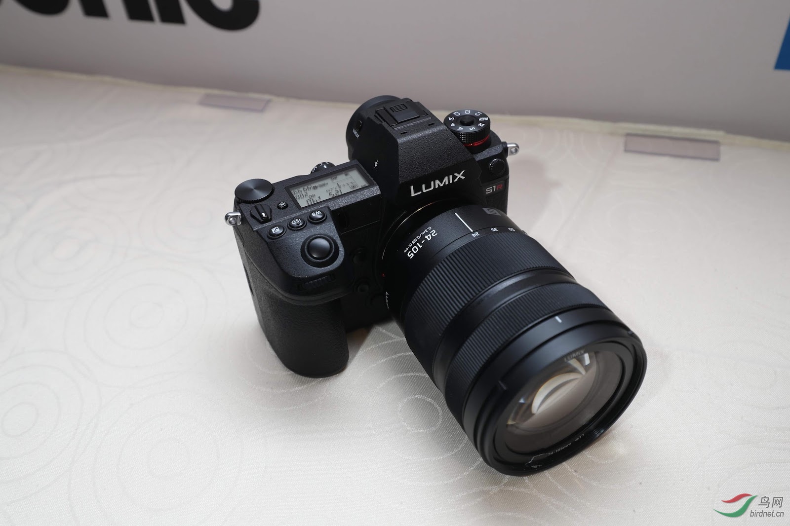 Panasonic-Lumix-S1R-full-frame-mirrorless-camera.jpg