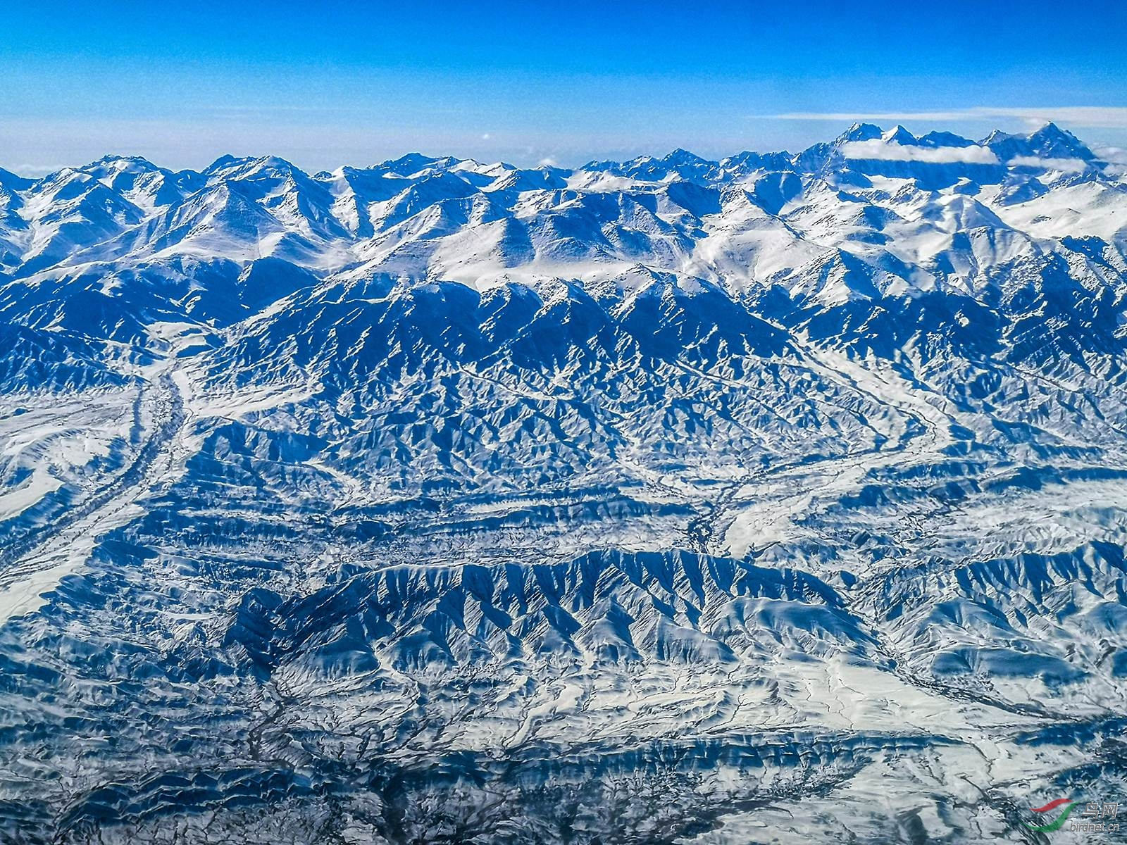 空中俯瞰天山雪