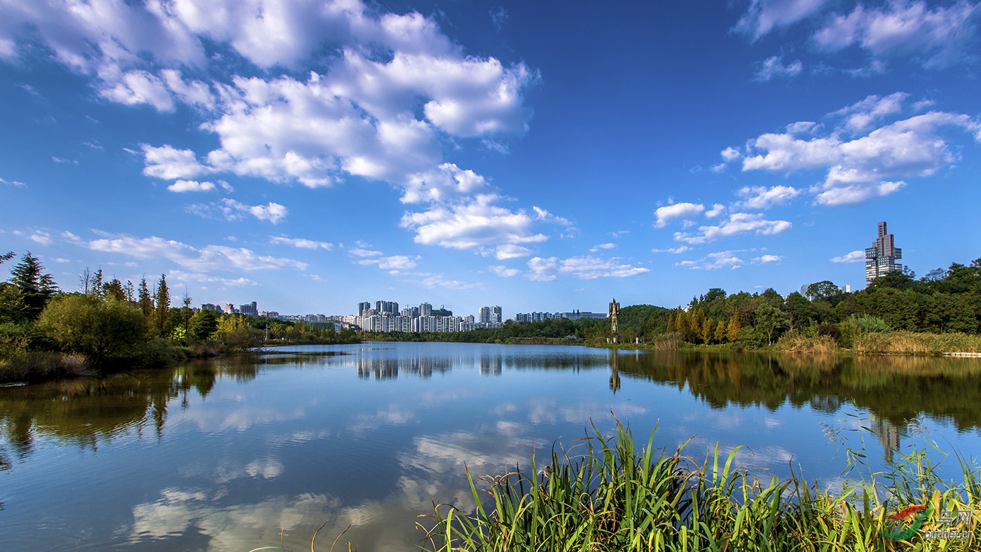 蓝天白云观山湖