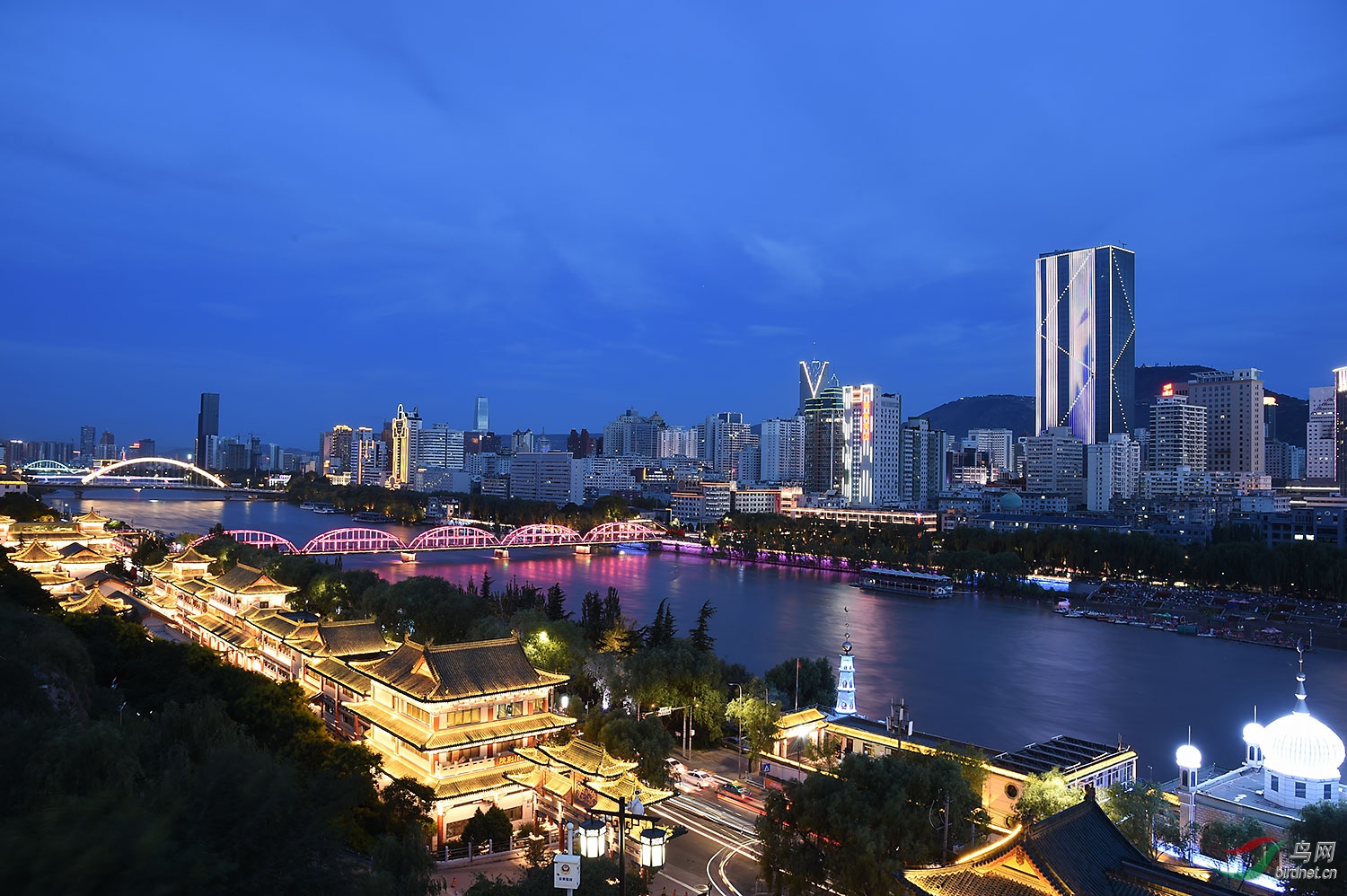 夜幕降临兰州金城关