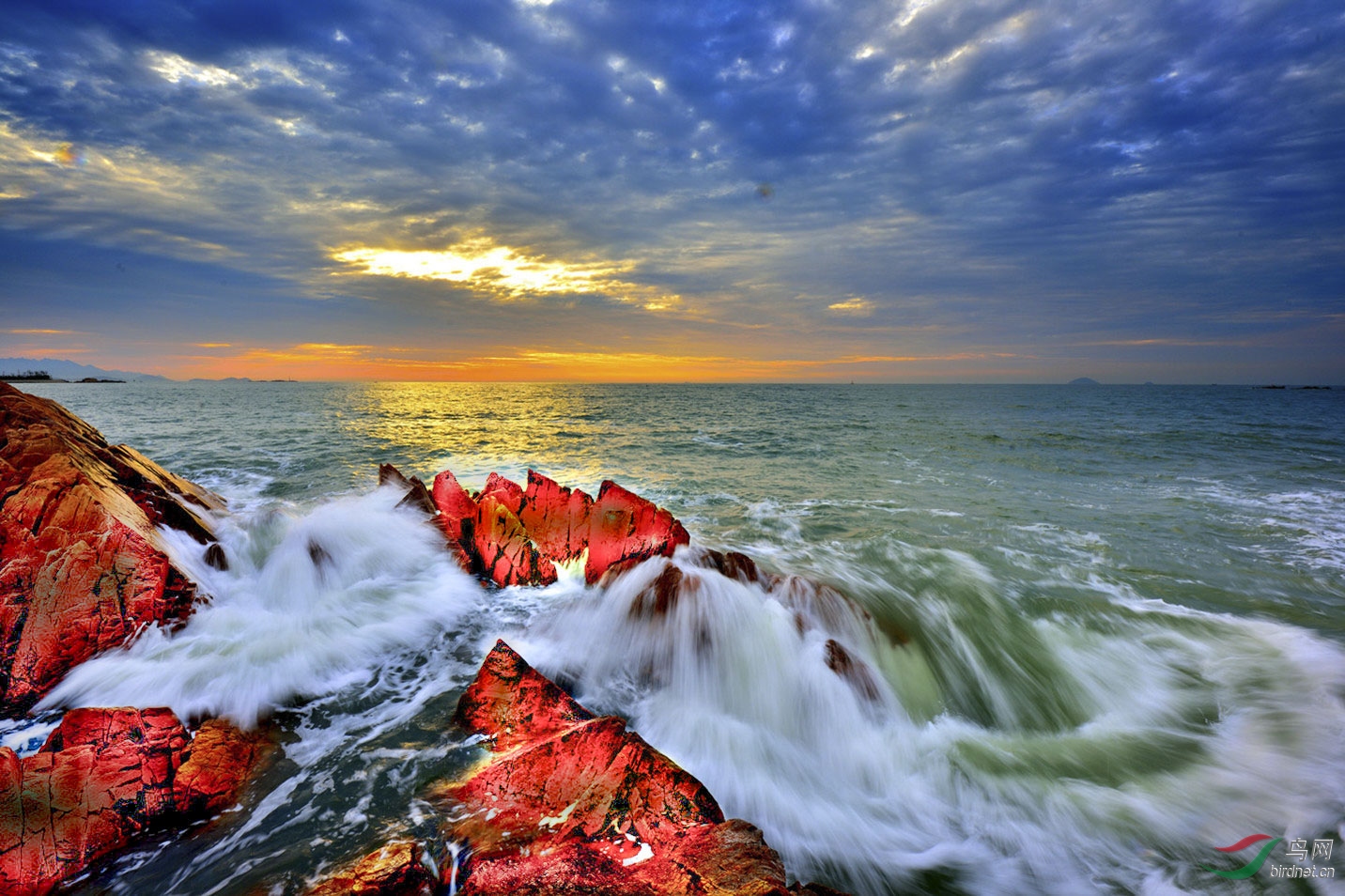 海浪与红礁石