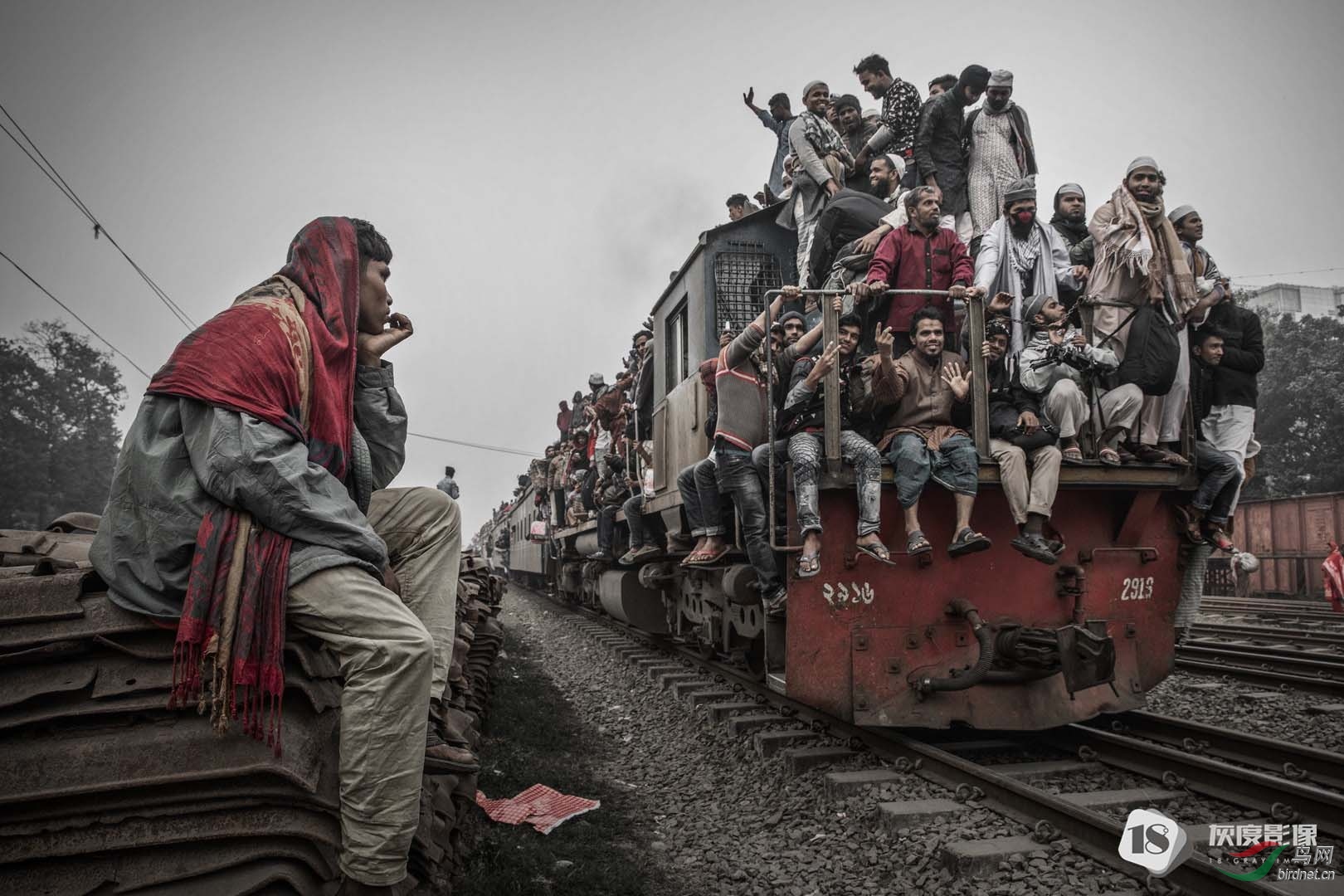 E5A7846ӵ���Ļ�2-Crowded Train2.jpg