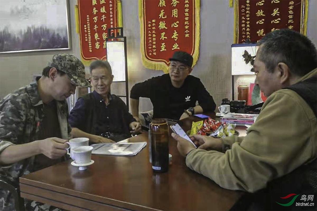 且戈在机场接到了铑K等鸟�