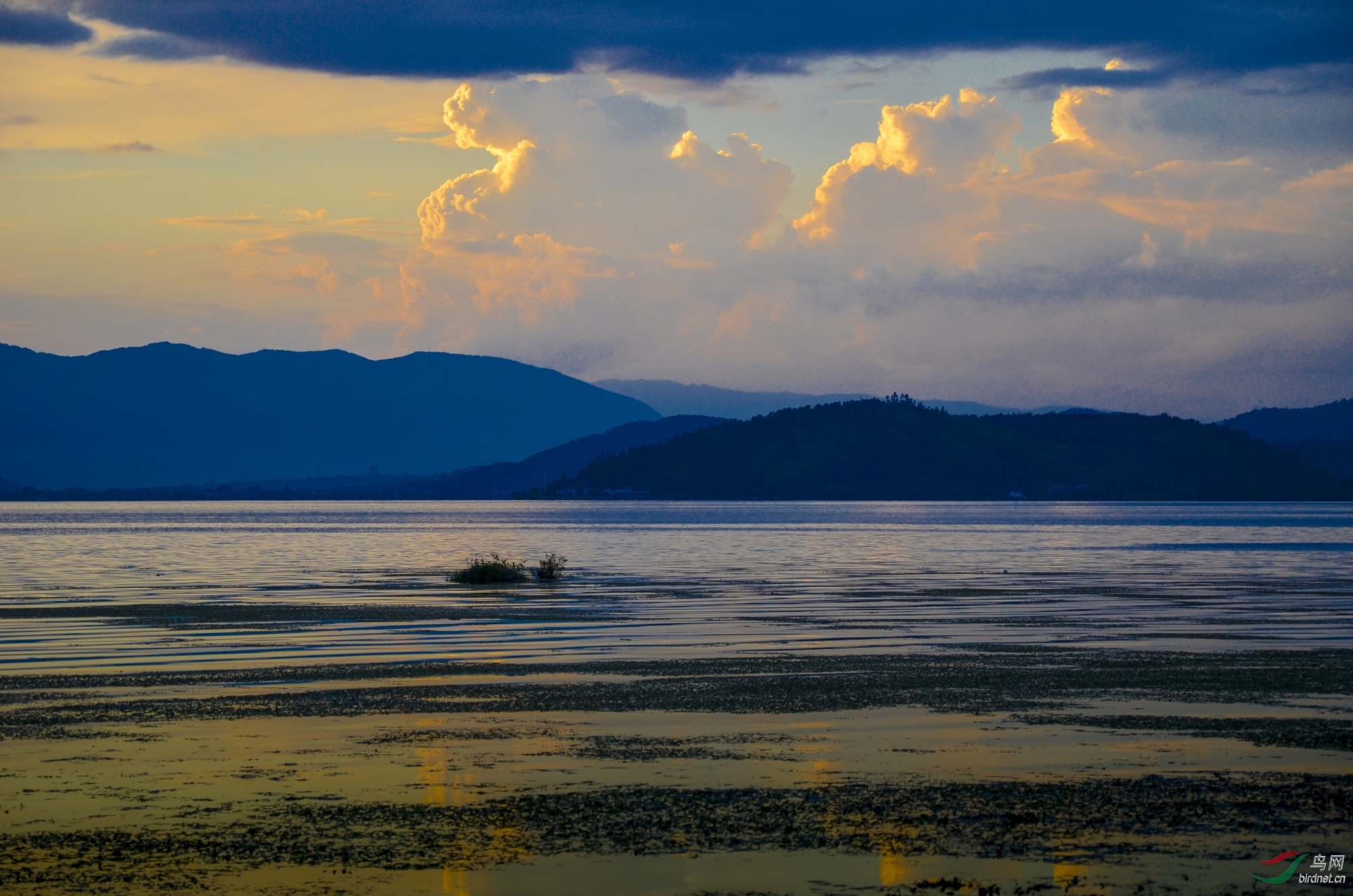 晚霞中的苍山洱海!