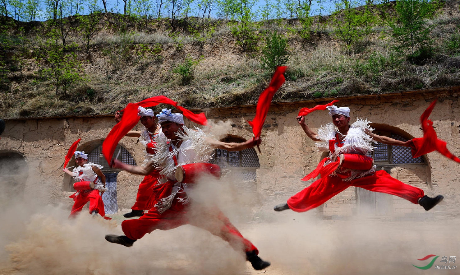 欢腾的腰鼓【祝贺老师佳作荣获首页精华】