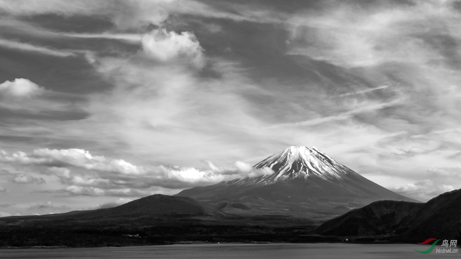 富士山----祝贺老师荣获黑白影像首页精华!
