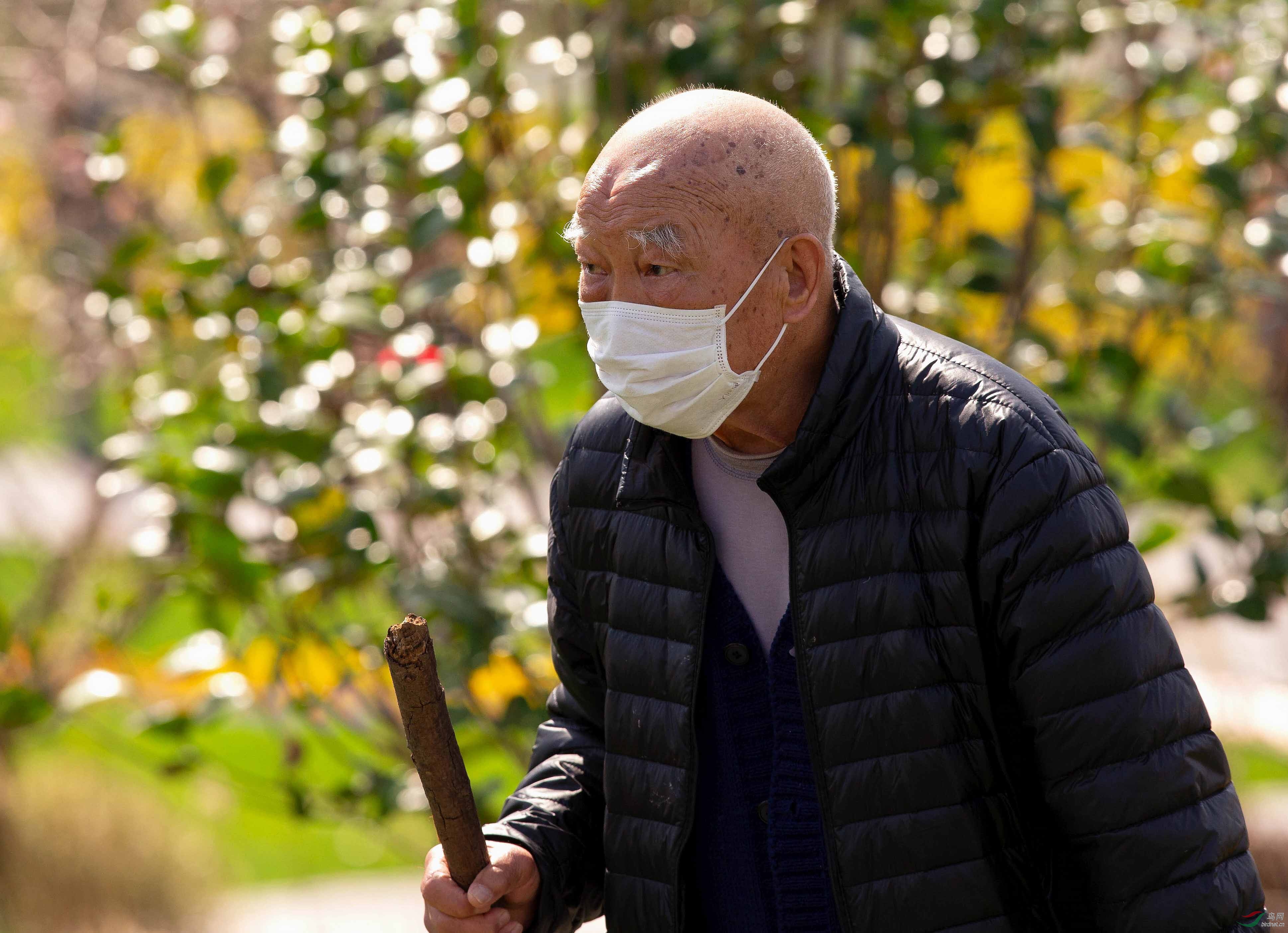 ci6w3550戴口罩的老人.jpg