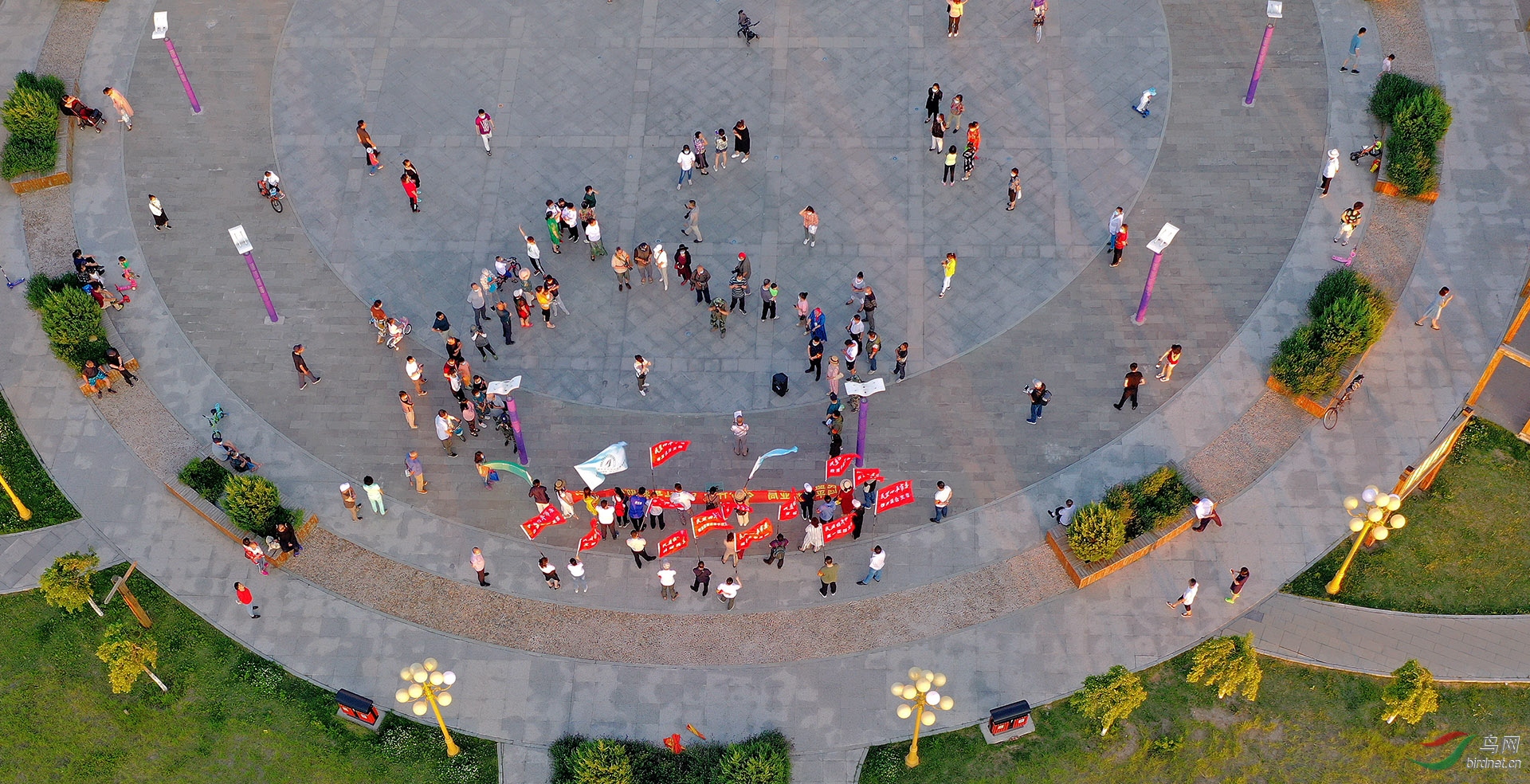 8��Ұ��־Ը�ߺ����ŷɻ�ֳ�