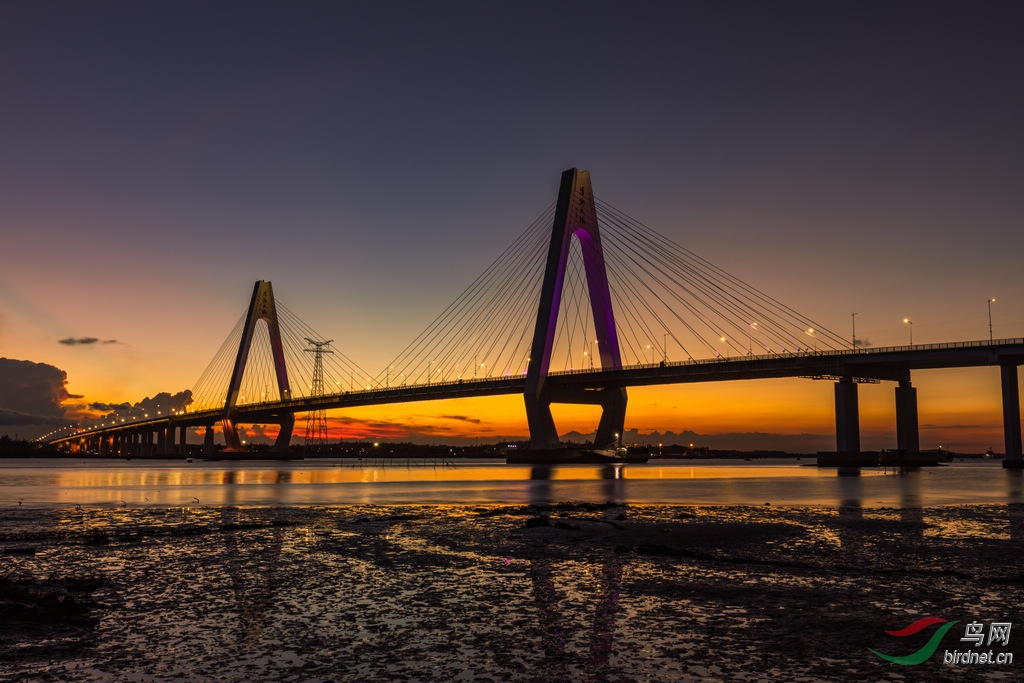 夕阳下的清澜大桥