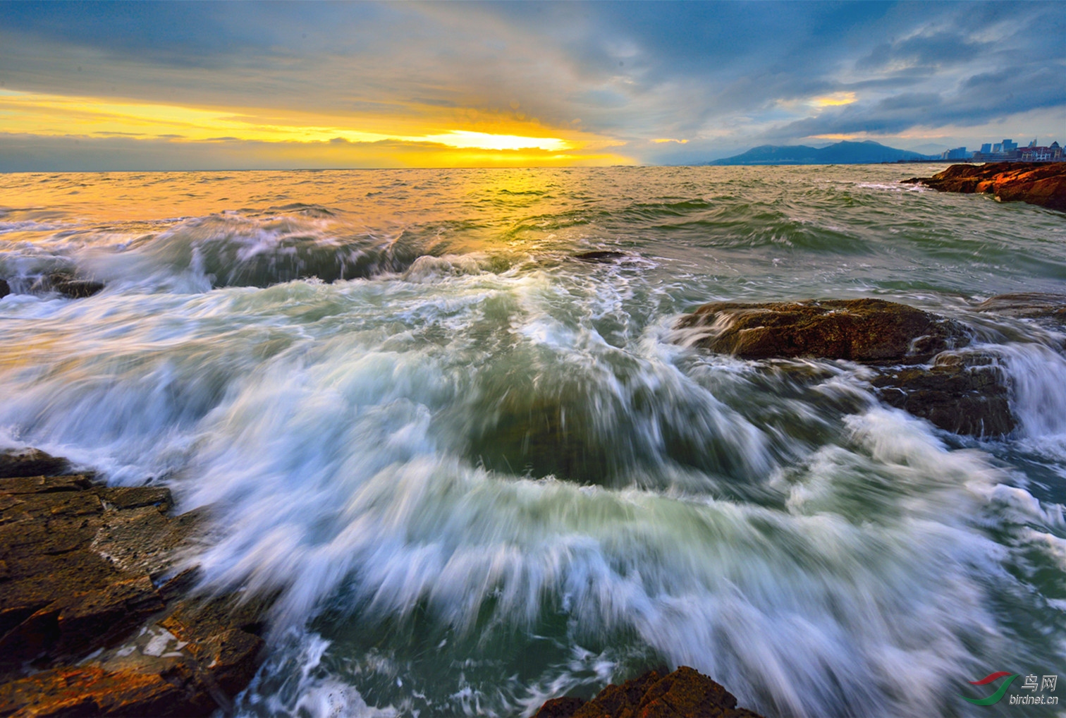 海浪拍岸(祝贺耕海农夫老师荣获首页综合精华)(祝贺耕海农夫老师获得