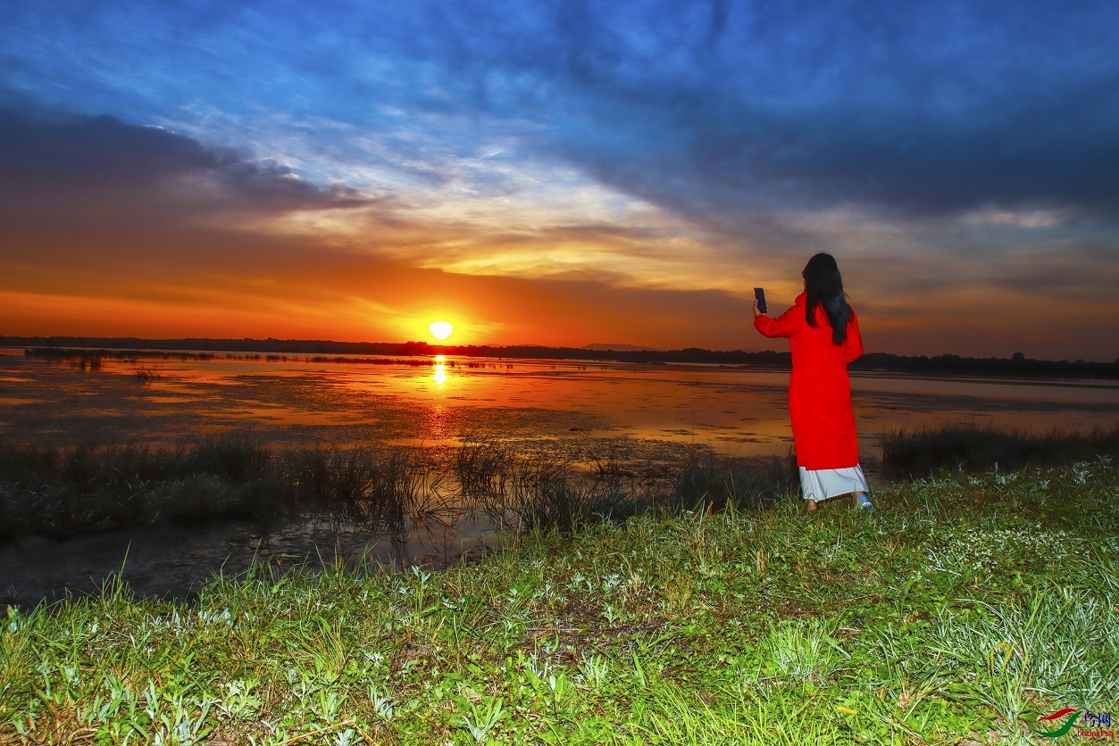 绚丽的朝霞红似火