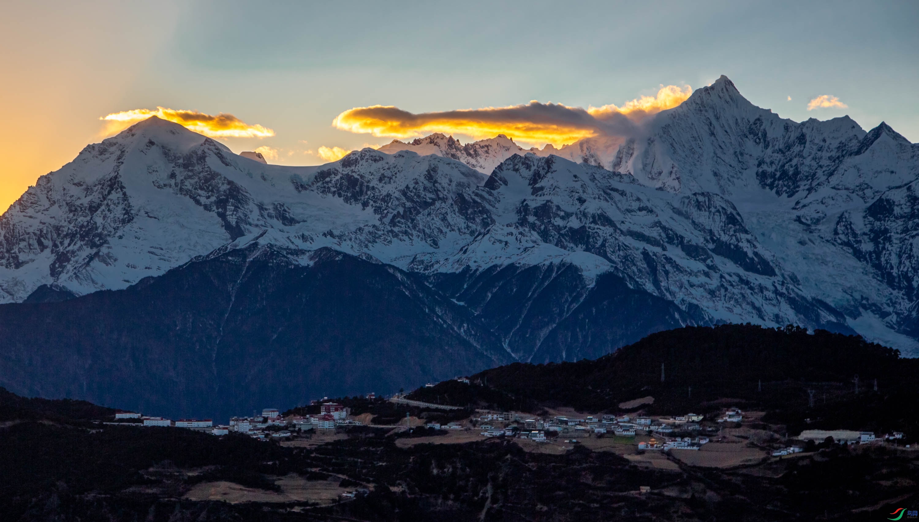 落日后的梅里雪山