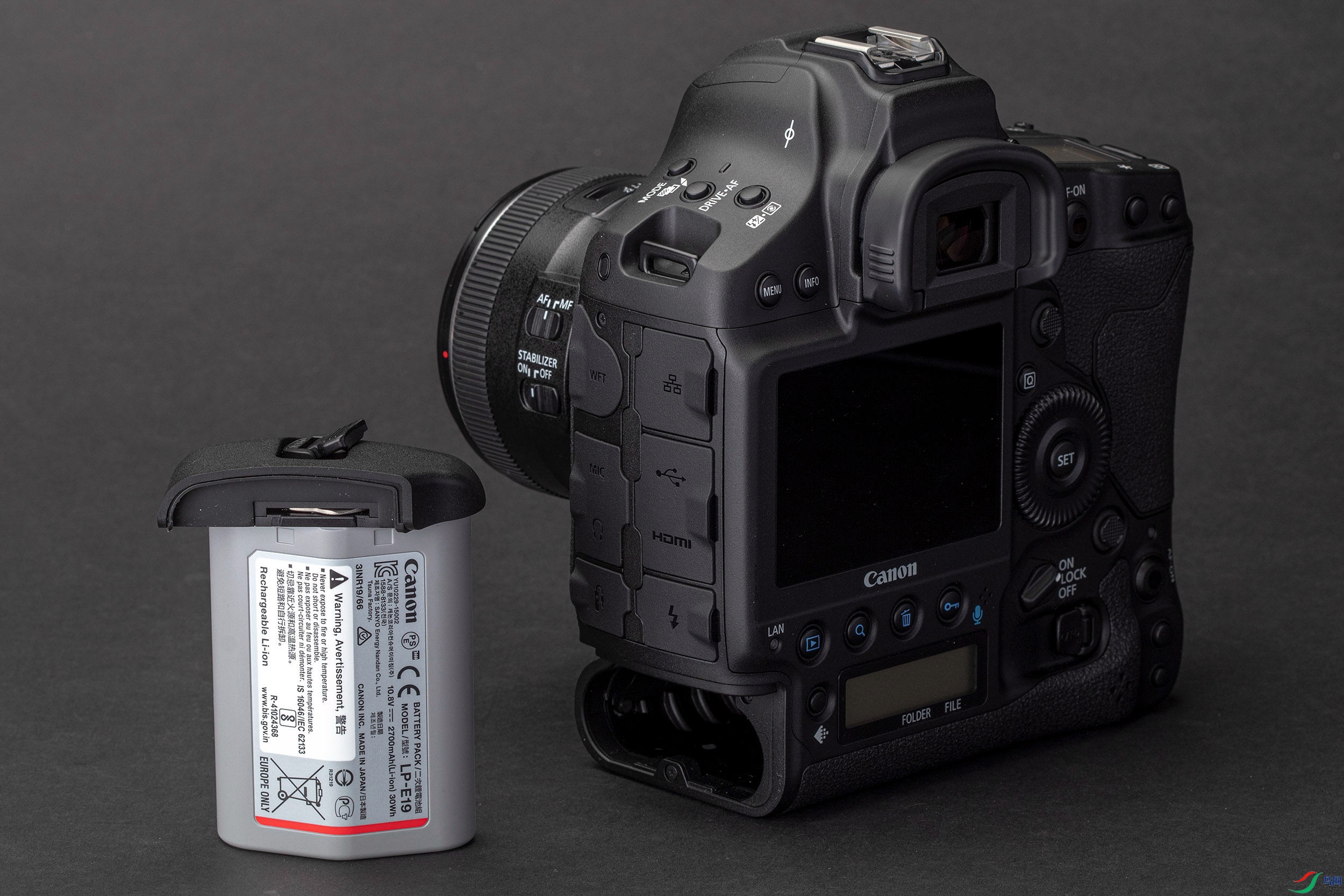 Canon_LP-E19_����.jpg