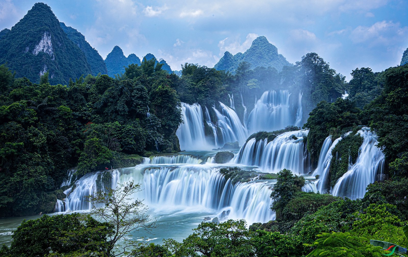 德天跨国{越南)瀑布