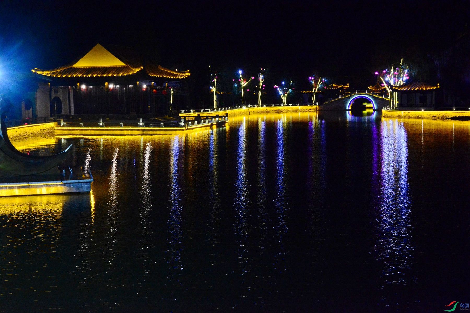焦作龙源湖公园夜景图片
