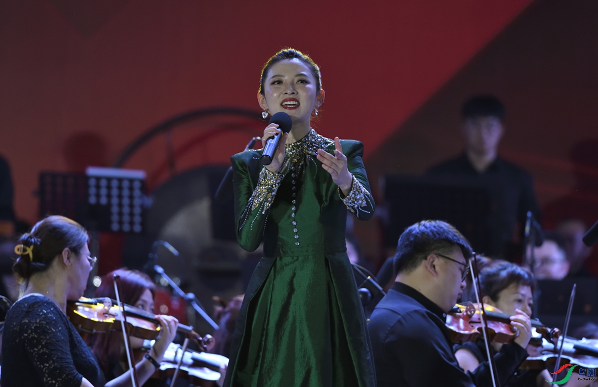 Ů����������н��