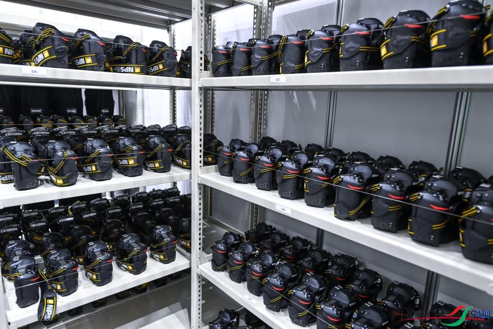 Nikon-gear-room-at-the-2021-Toky.jpg