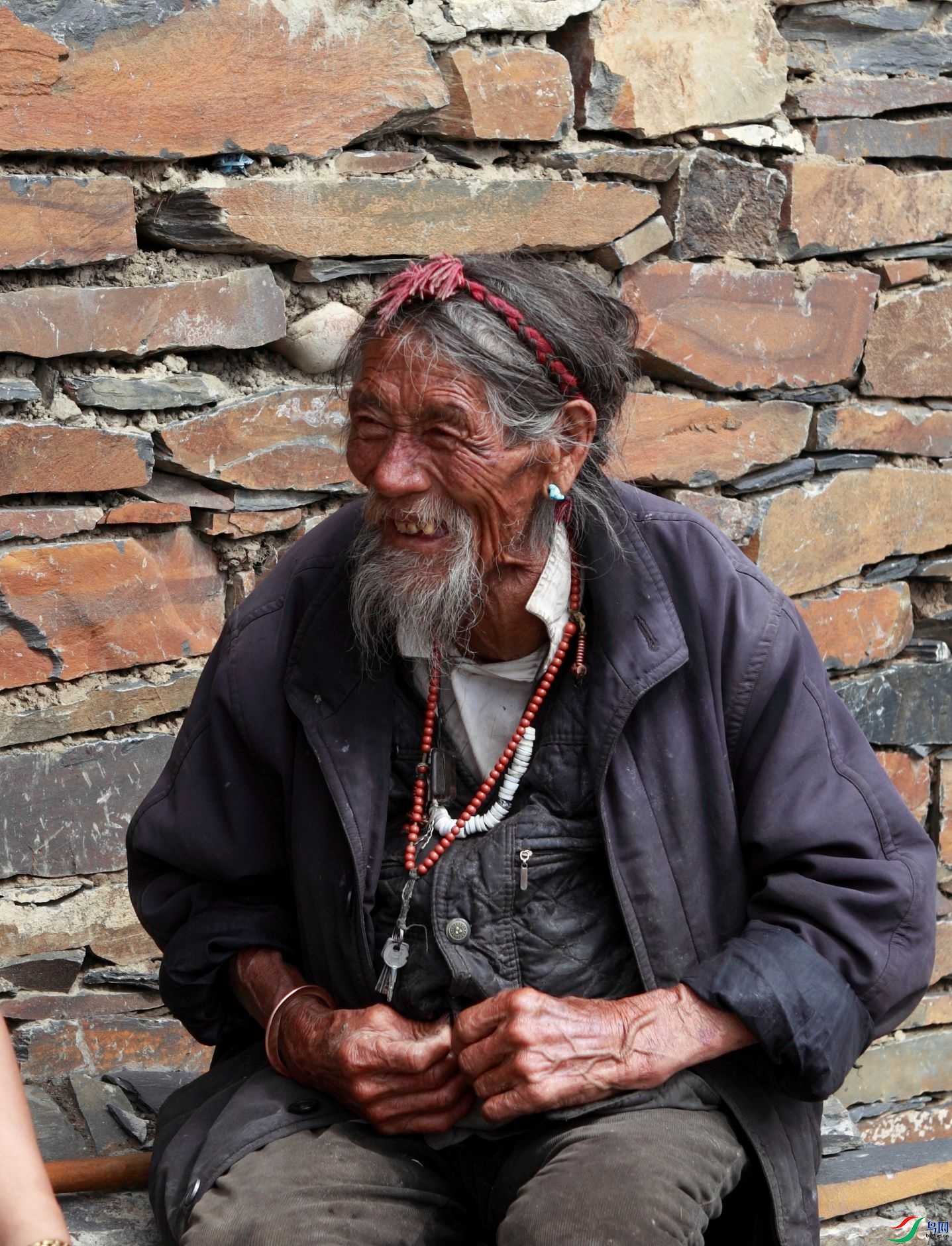 充满感激之情的藏族老汉