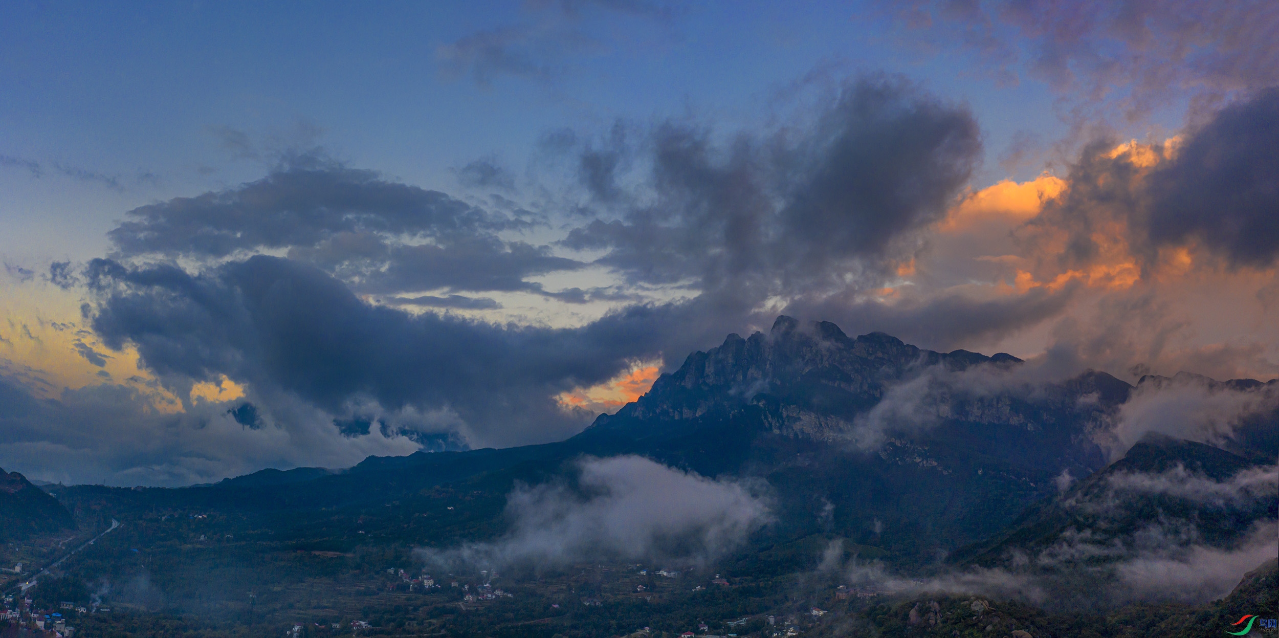 早安中国鸟网甘肃版―――庐山东南五老峰(航拍接片)