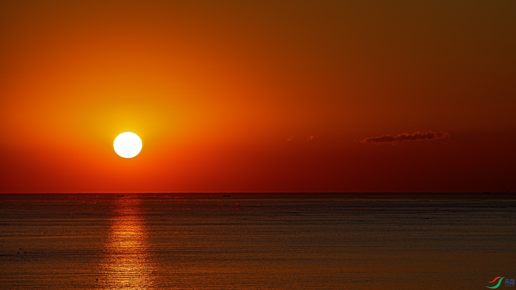 日出东方红烂漫!