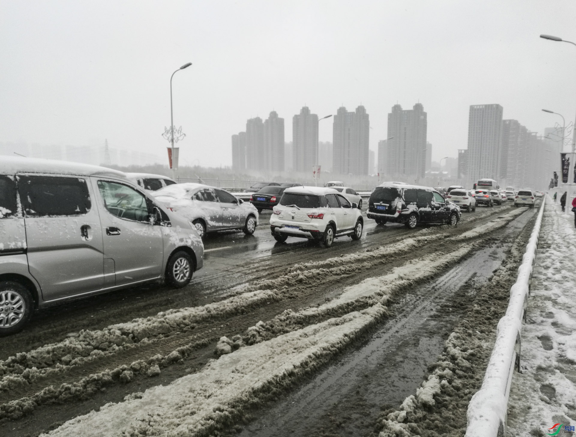 北京下雪堵车图片图片