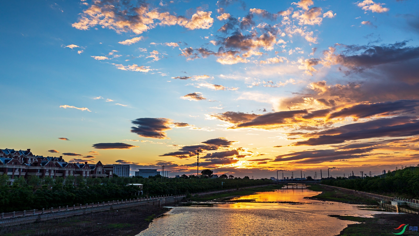 _4LM0713_2.jpg
