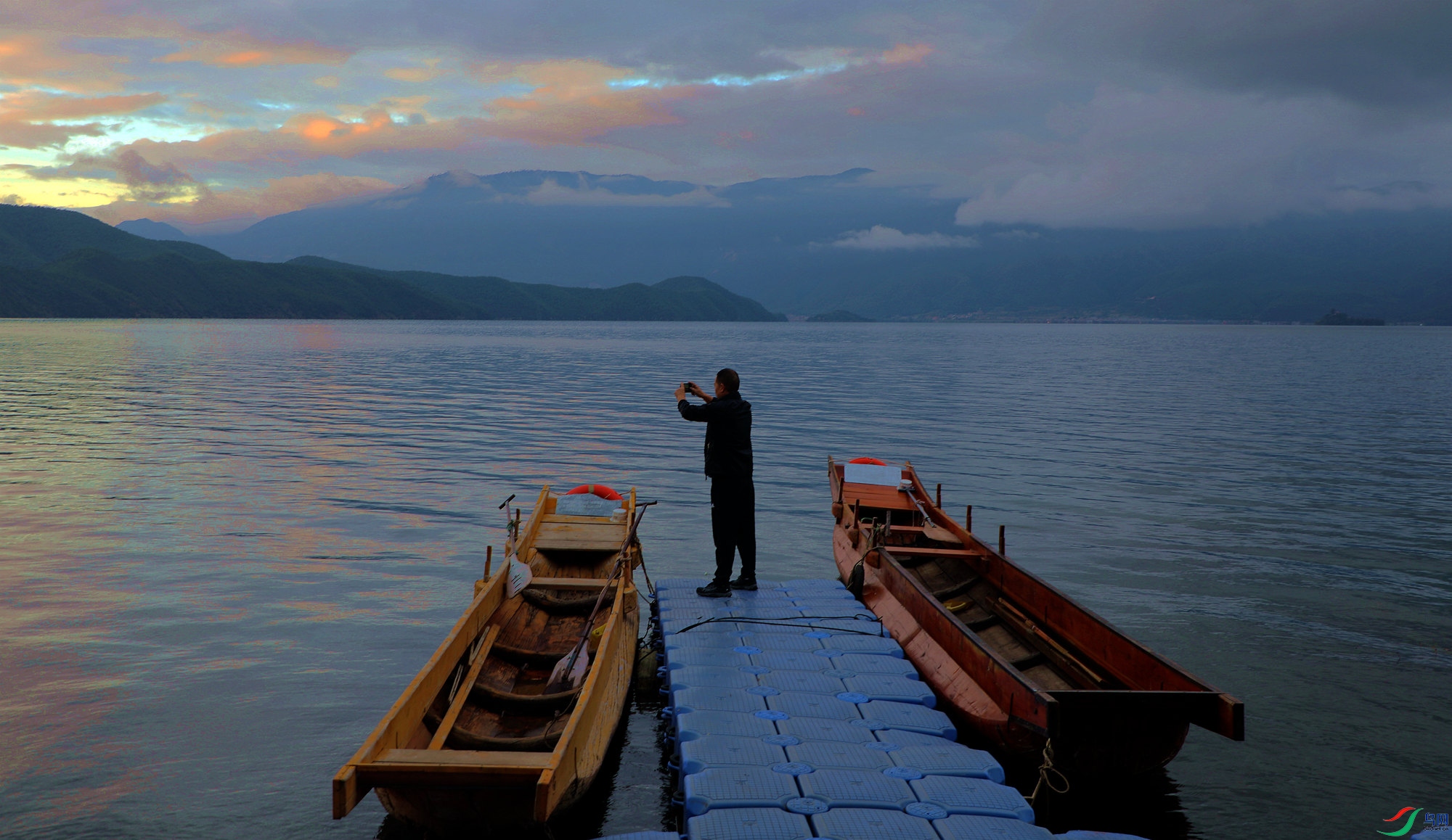 �峿�����