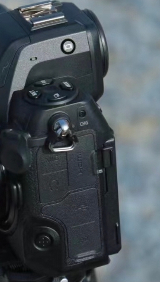 Another-leaked-picture-of-the-Nikon-Z8-camera.jpg
