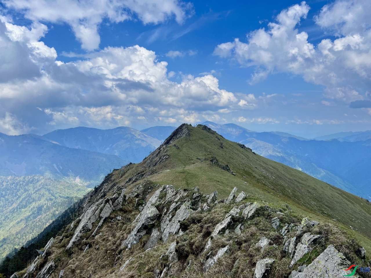 ������ɽ���������·����칬һ��