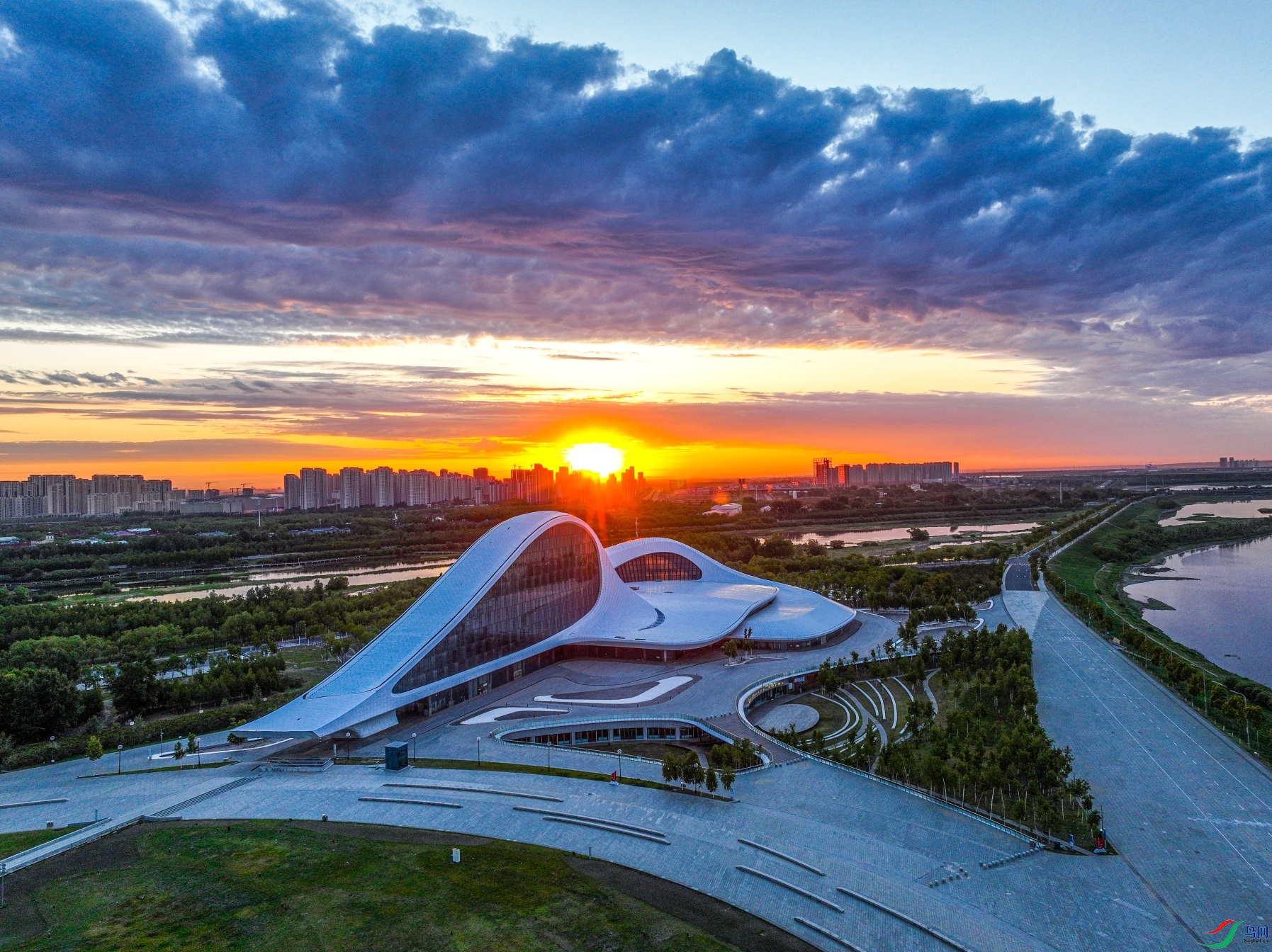 dji_fly_20230605_035532_972_1686055184646_photo ����1.jpg