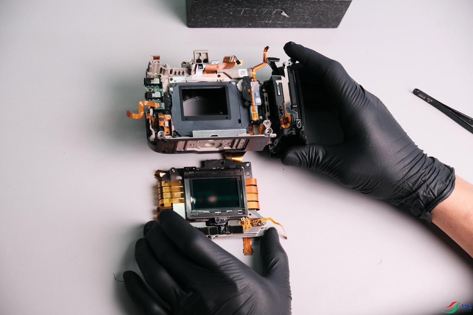Nikon-Z8-teardown-and-disassembly-9.jpg